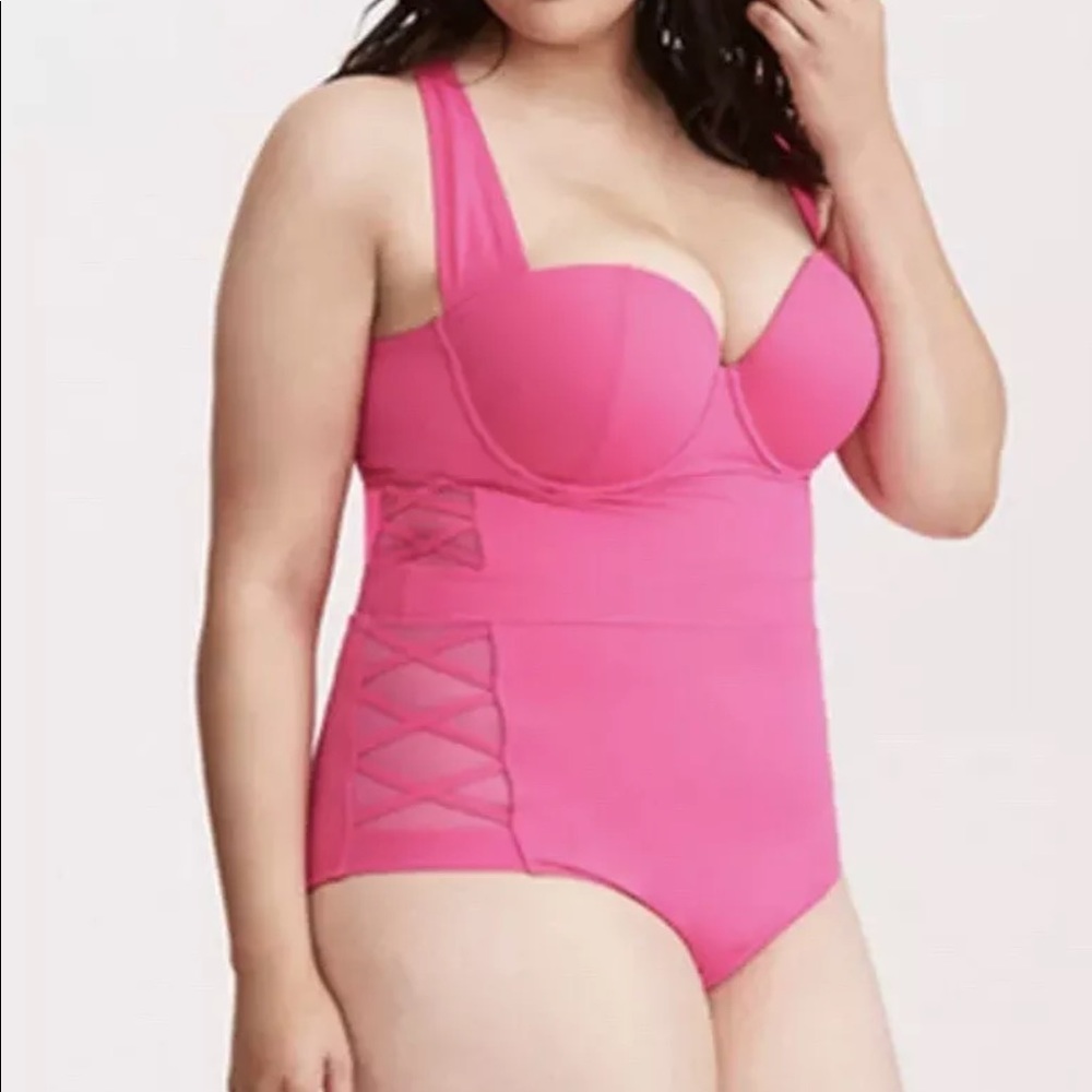 18/ 20 Torrid Hot Pink Peekaboo Lattice Side Swim